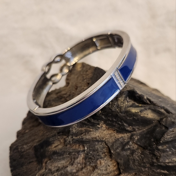 NWOT Lia Sophia "Knot It" Navy and Silver Bracelet - Picture 4 of 4